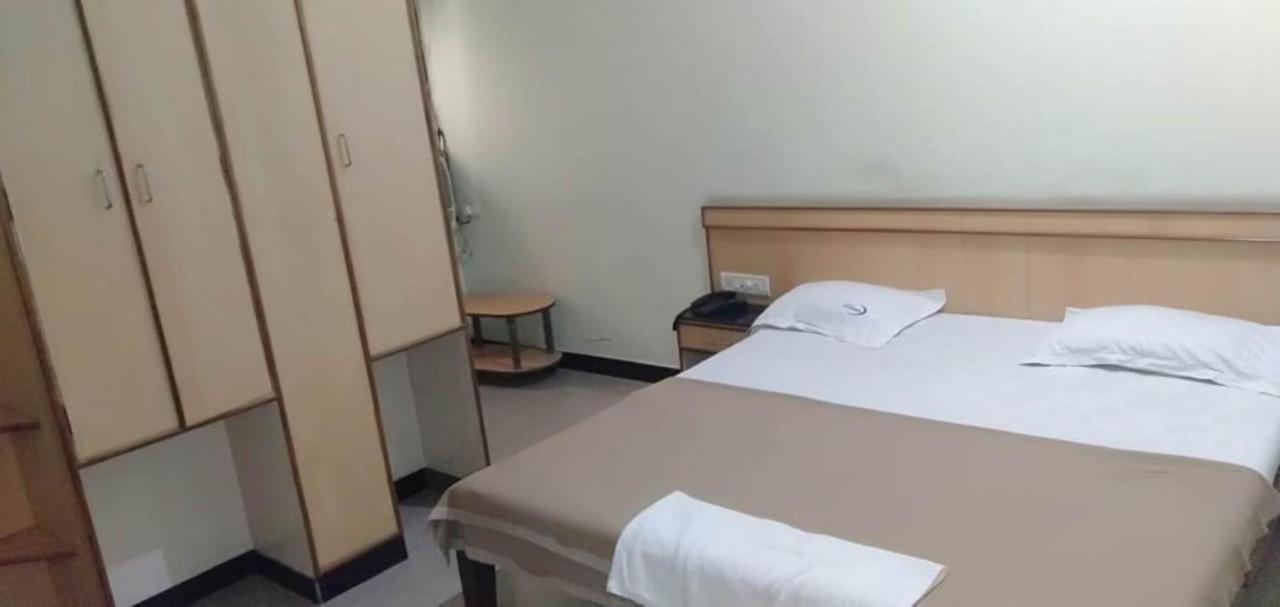 Iroomz Hoysala Residency Bellary Eksteriør billede