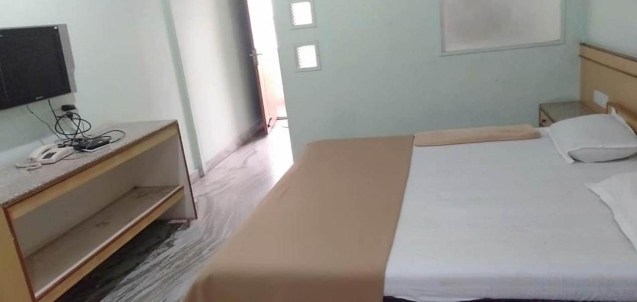 Iroomz Hoysala Residency Bellary Eksteriør billede