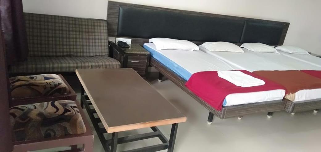 Iroomz Hoysala Residency Bellary Eksteriør billede