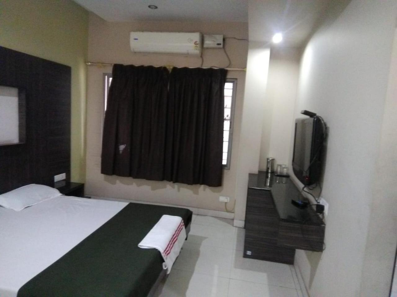 Iroomz Hoysala Residency Bellary Eksteriør billede